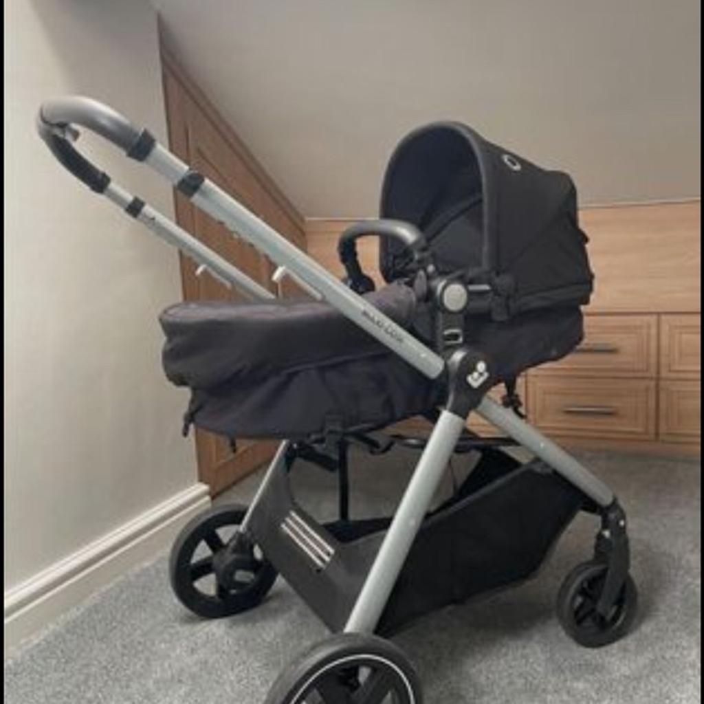 Good condition
Travel system
Includes bassinet
Car seat
Base