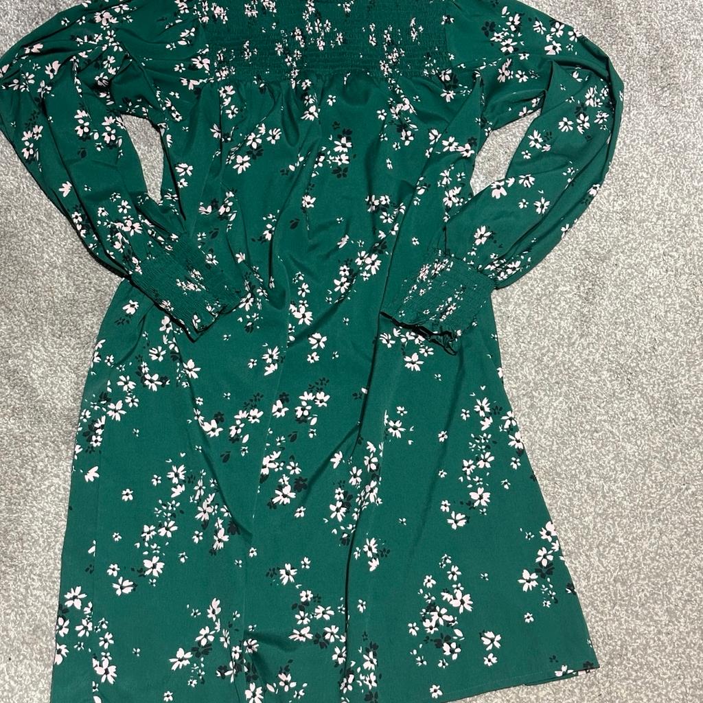 Green mini floral dress
Great for spring