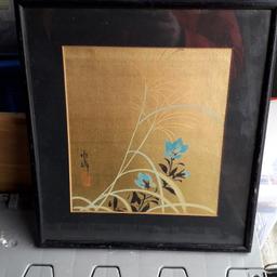 20th CENTURY ORIENTAL PAINTING. SIGNED. ON GOLD SILK BACKGROUND.
Size: 18" High x 15" Wide.
Some minor marks to frame - see photos.
Collection Preferred from Croydon CR0 8BB South London or can be delivered within 10 miles for agreed fee.
No postage or shipping.