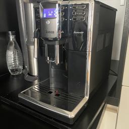 Saeco Vollautomat, wegen Umstieg auf Einspänner zu verkaufen. Immer gepflegt und entkalkt. Funktioniert und macht sehr guten Kaffee. Heißwasser und Dampffunktion funktioniert einwandfrei! NP 850,— 5 Jahre alt!