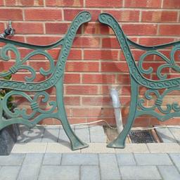 Here we a have a  pair of  garden cast iron bench ends. In great condition, in need of a good clean and painting. Ref.  (#1262)

  Height........ approx  30 inch / 76 cm
  Width........  approx  25 inch / 64 cm 

Pick up only, Dy4 area. Cash on collection.