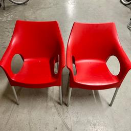 Design Stühle, sehr robust aus hochwertigem Kunststoff, wasserdicht. 2 Stück