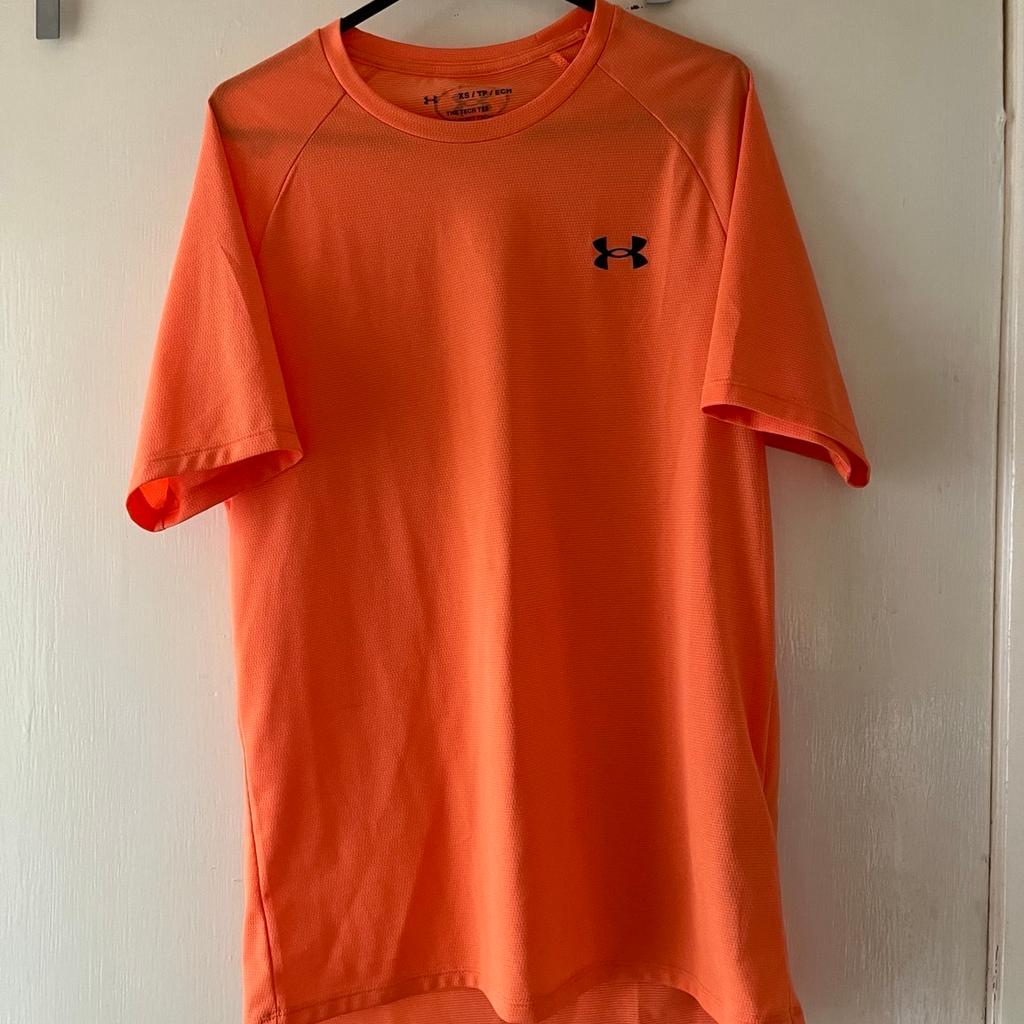 Size xs man under armour T-shirt like new
