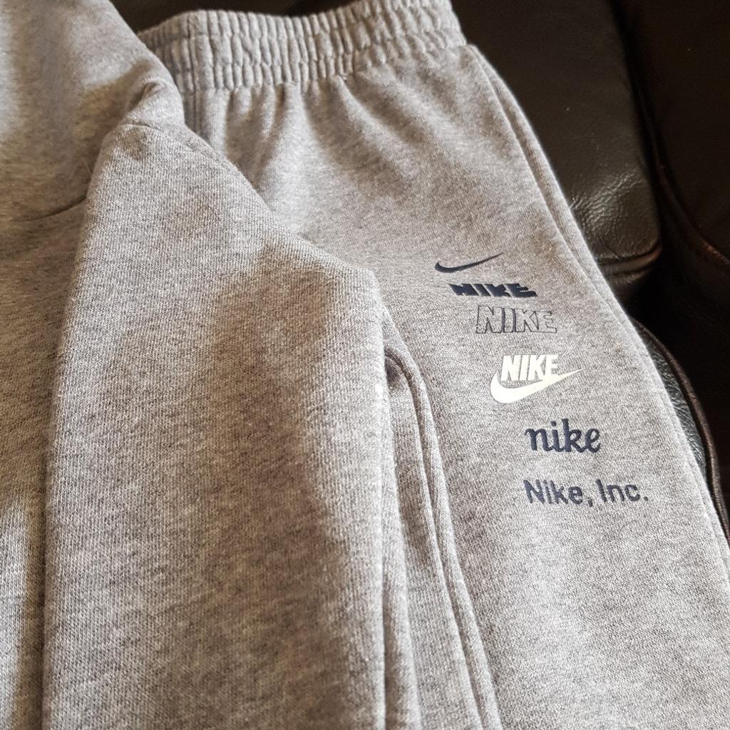Boys tracksuit bottoms and hoody top. lovely condition .like new , from a non smoking and pet free household