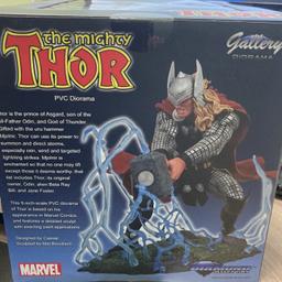 Hochwertige und perfekt akzentuierte Diamond Select Marvel Gallery Statue "The Mighty Thor" aus den Marvel Comics.

ca. 24 cm groß