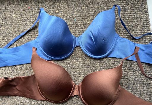 Buy & Sell Hertfordshire Dacorum - Photos for Two size 34B bras by Gap