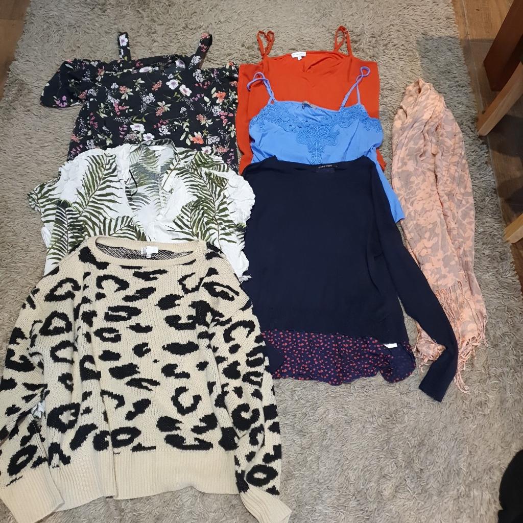 11 items

Jeans petite Dorothy Perkins size 14
Skirt petite Next Size 14
Scarf
2 Leggings H&M size L, Majora size S/M
2 jumpers size 14 Only Friends and Only You brands
2 vest tops size 14 Oasis, Warehouse
1 Lipsy top size 12
1 H&M kaftan style top size M

All good condition