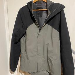 Waterproof jacket size Medium 
Chest 92cm
Height 95cm
Grey and Black with inner 3 x pockets.


Quechua brand from Decathlon
Used a couple of times
In very good condition and well look after


Collection from Fulham & Hammersmith/ West Brompton/ Earls Court area
Or 
Can posted in UK mainland only.


Thanks