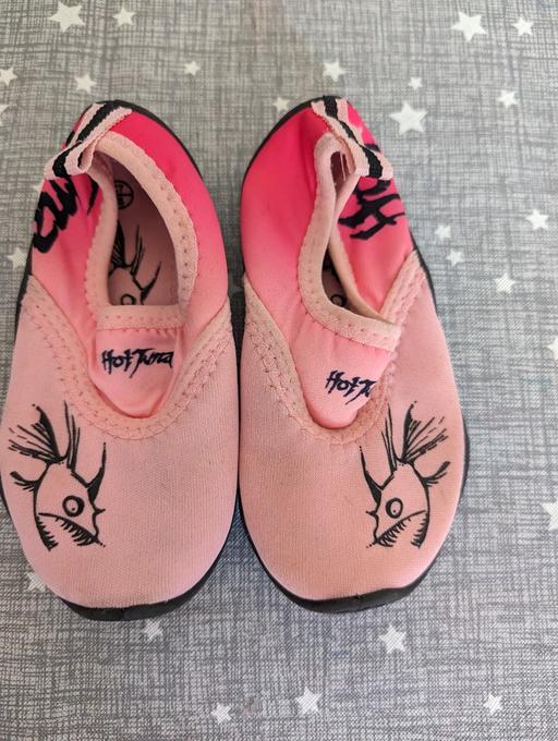 Buy & Sell East London Cranham - East London - Photos for girls size 7 swim beach shoes with grip