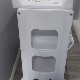 baby changing unit and bath unit all in one in good condition from pet and smoke free home please check my other items thanks.