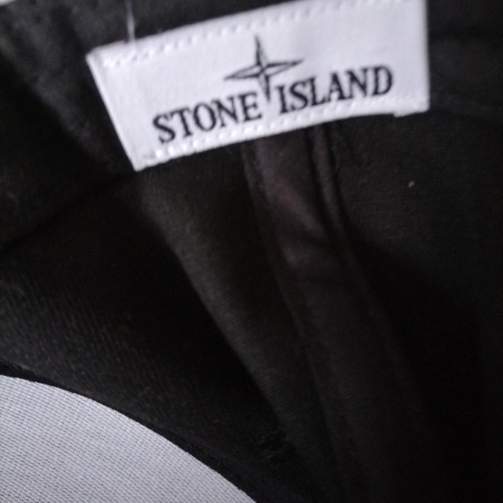 unisex cap
stone island
mint condition