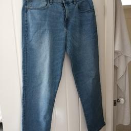 Men's jeans.
36"waist
30"leg length.
Straight leg.
Easy range from Matalan.
Excellent condition.
Machine washable

From a clean, pet and smoke free home.