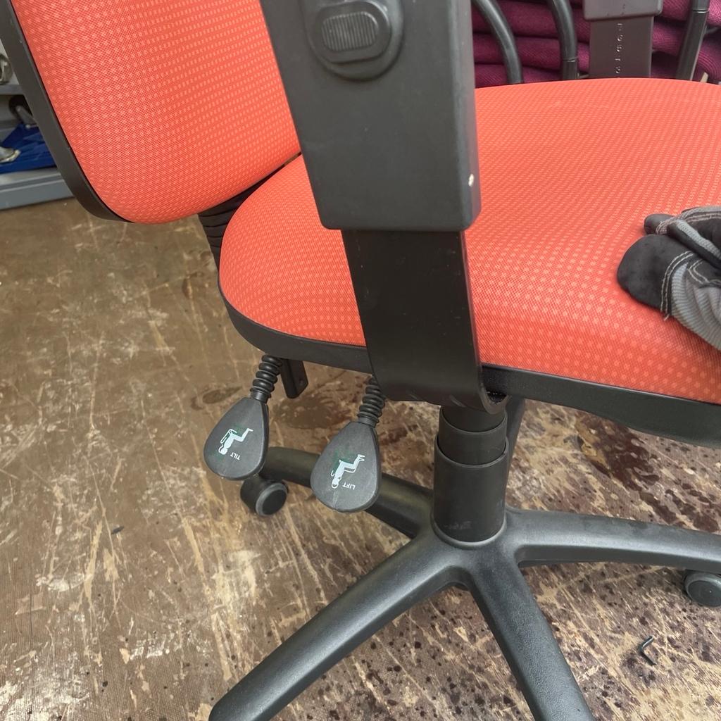 Office chair works fine up and down extending chair