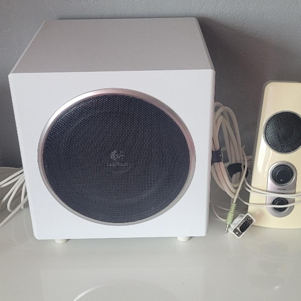 Biete zum Verkauf ein Logitech Soundboxen Lautsprecher Set an.

Zustand : sehr gut, voll funktionsfähig!

Besichtigung und Abholung nur vor Ort möglich!

Da Privatverkauf sind Rücknahmen und der Umtausch ausgeschlossen!