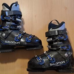 Verkaufe Skischuhe Salomon Mission Sport Größe 27 / 27,5
Schwarz, blaue Schnallen,
normale Gebrauchsspuren.
können gerne vor Ort anprobiert werden.