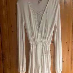 White play suit with leather lace up front and long sleeves, size 4 by ASOS.
Hardly worn so great condition.