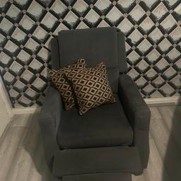 Excellent cadet grey recliner looking for a new home just been professionally cleaned, smelling fresh and welcoming for a new home.

Length - 3ft 
Width - 2ft 3 inches
Height - 3ft 4 inches