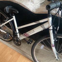 Women’s bicycle. In good condition with only one tear on the right handle as seen in picture . Original price £110