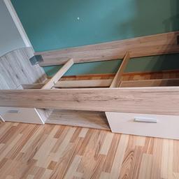 Jugendbett Sonoma Eiche Dekor 90x200cm mit 2 ausziehbaren Schubladen
Das Bett wird abgebaut und ist abholbereit.
Preis VHB
