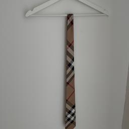 Burberry Krawatte
Neupreis: 190€
2x getragen

Preis verhandelbar

Verkauf erfolgt unter Ausschluss jeglicher Gewährleistung.