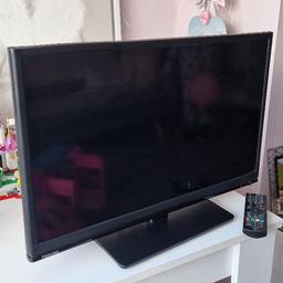 24inch Toshiba TV/dvd combi, few visible scuffs from moving around, back missing off of remote control.
