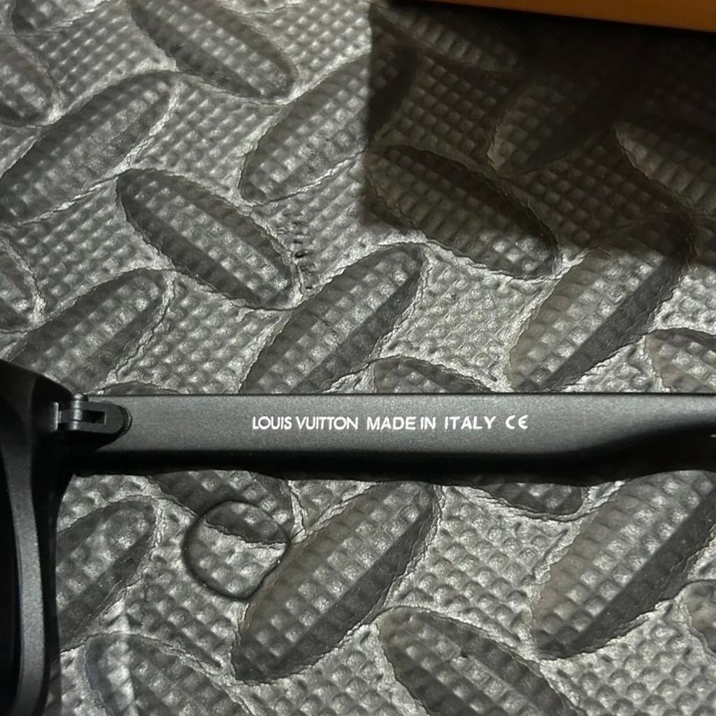 Black Waimea sunglasses
1:1
Come with box, travel case and dustbag
Many other items available, some advertised plenty not on here, ask me I may have it in hand. Thanks