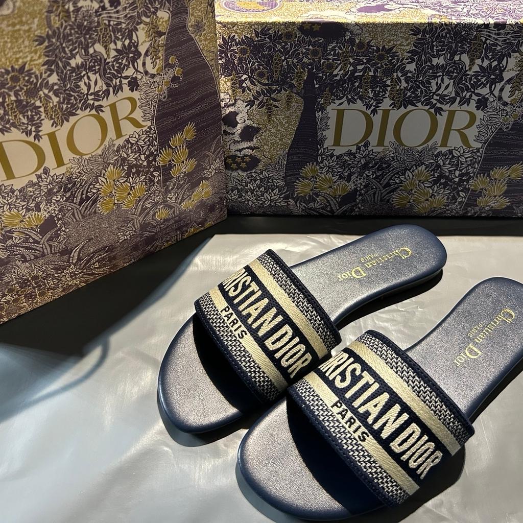 Christian Dior sandals
Blue shade
Come with box and shopping bag
Not the cheap ones without the underneath engraved with Dior logo

SIZE 6 uk

Bargain price