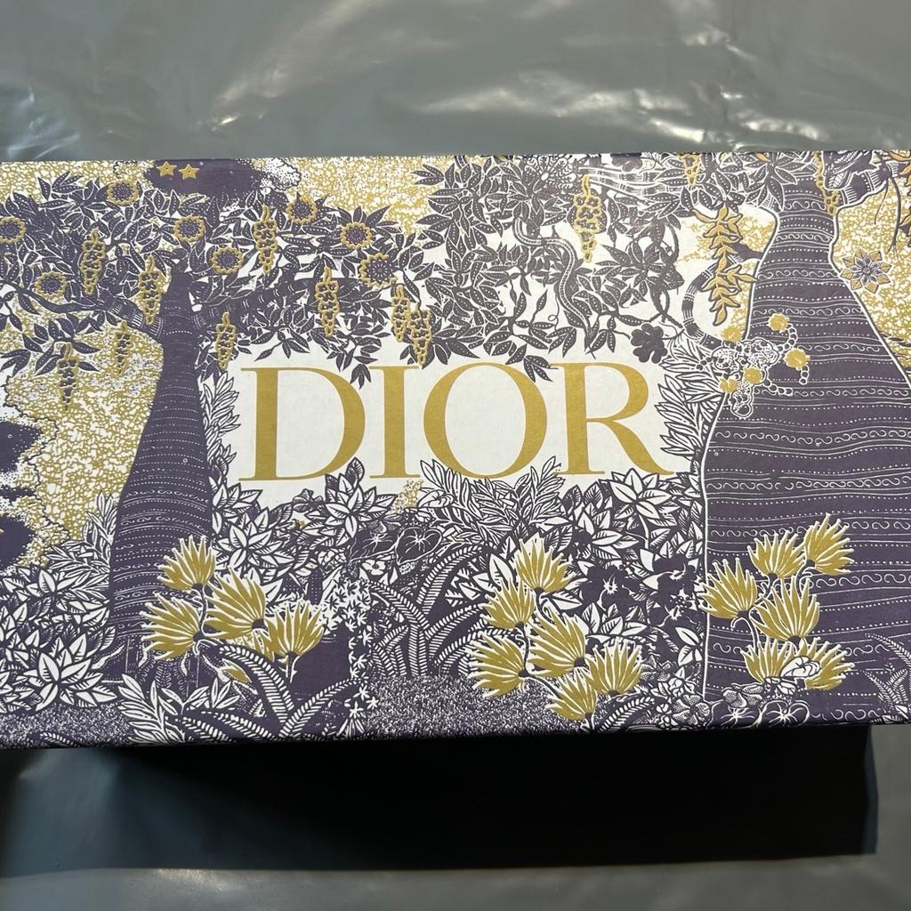 Christian Dior sandals
Blue shade
Come with box and shopping bag
Not the cheap ones without the underneath engraved with Dior logo

SIZE 6 uk

Bargain price