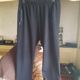 Nike joggers size 2XL
please note small hole under pocket (3rd pic)