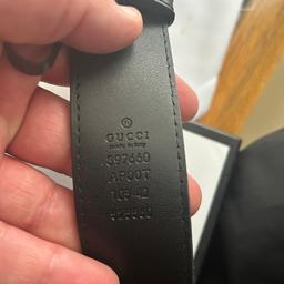 Gucci unisex belt, like new only worn a few times. Has no scratches or scuff marks anywhere on it. Has the original stamp on the inside with the sizing and authentication numbers.

Comes with box, gift box ribbon and gucci gift bag as seen in pictures.

Any questions, please ask.