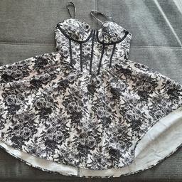 Kleid im Rockabilly-Style