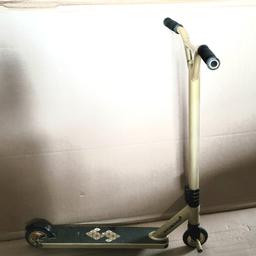 Stunted Icon Stunt Scooter

💥ExDisplay💥

2 wheels.
Anti-slip footplate.
Easy grip handles.
1 stunt peg included.
Size H85, W51.5cm.
Weight 4kg.
Maximum user weight: 100kg