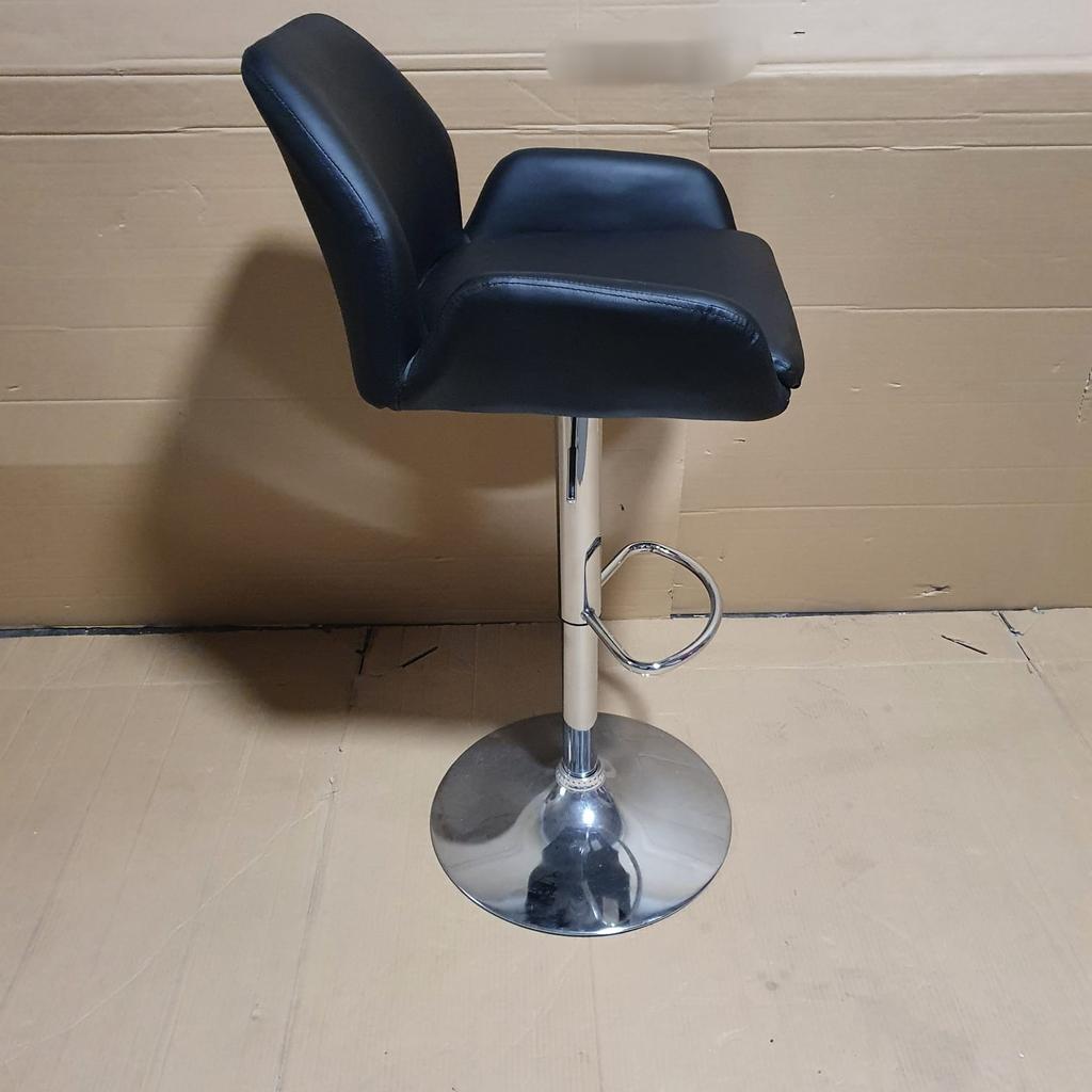 ExDisplay Barber/Breakfast Gas Lift Bar Stool - Black

💥ExDisplay. Assembled💥

Size H 111cm, W 51cm, D 52.5cm
Adjustable seat height 64cm-85cm
Tubular metal frame with chrome legs
Faux leather seat pad
Footrest
Max user weight 130kg

💥 Check our other items 💥
