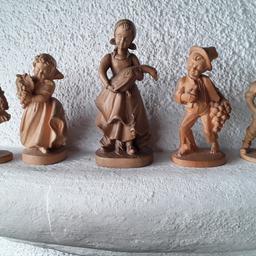 Verkaufe 5 Stück schön geschnitzte Holzfiguren. 
Größe  von 13 cm -16 cm
Versand 6.-€