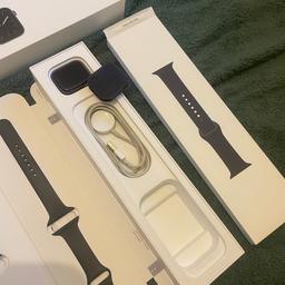 Apple Watch Series 5 40mm Cellular
Comes with:
- S/M and M/L watch bands
- Charger (no plug)
- Watch sleeve
- All original packaging