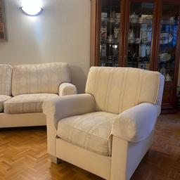 Bielwfelder Werkstätten Sofa Set (Sessel , zwei und dreisitzer )
Sofa über 20 Jahre alt aber im guten Zustand , minimale Mängel aber trotzdem sehr bequem und schön
Preis ist verhandelbar !!