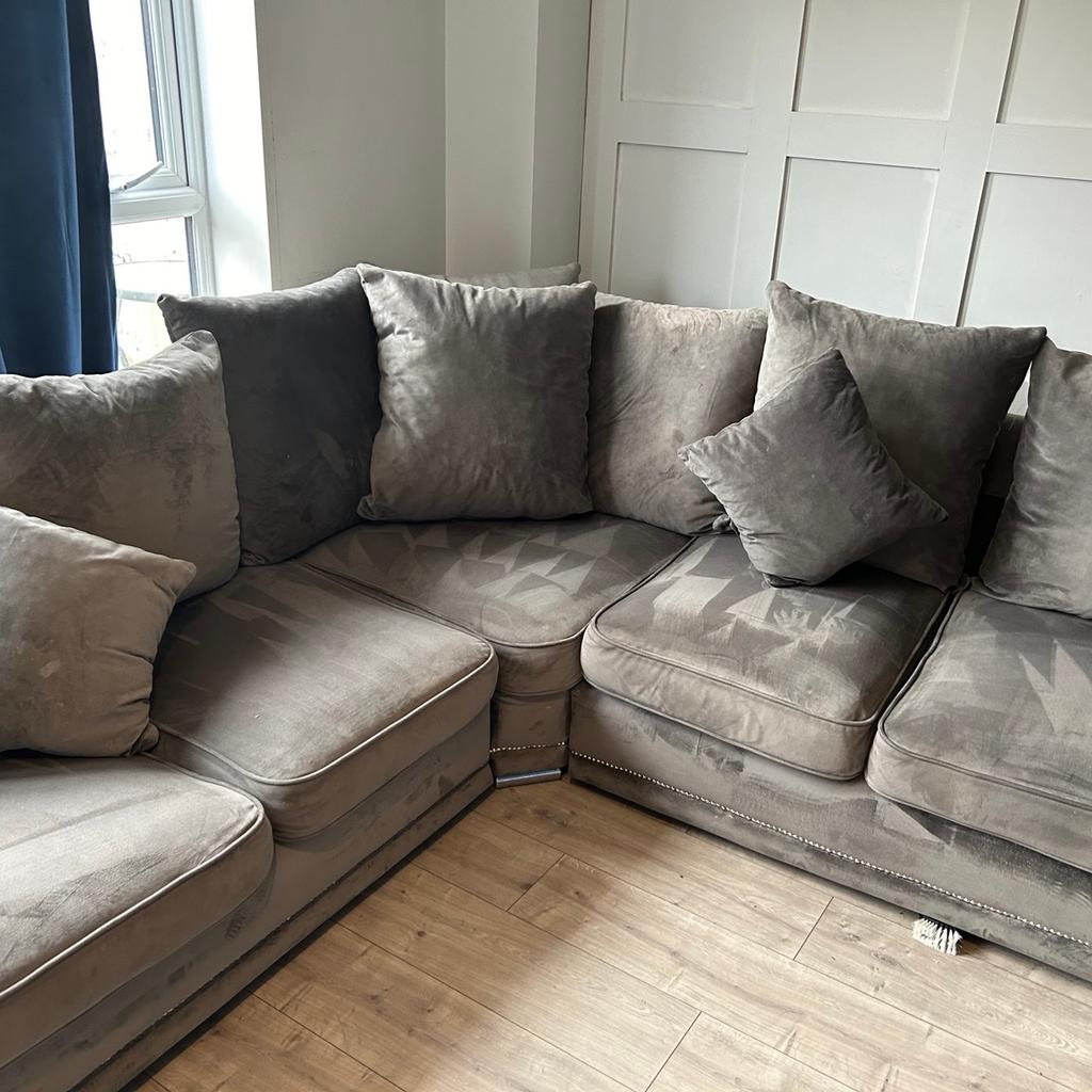 Plush grey corner sofa
Just over a year old
Bought for £1200 want £350 ONO
Been cleaned
Need gone ASAP COLLECTION ONLY