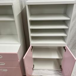 IKEA Kinderzimmer bestehend aus:

Schreibtisch - weiße Arbeitsfläche, rosa, höhenverstellbare Tischbeine
Länge = 128 cm
Tiefe = 58 cm
mittlere Stufe der Tischbeine = 66 cm
NEUWERTIG

Aufsatz Schreibtisch - weiß
Länge = 64 cm
Höhe = 39 cm
Tiefe = 17 cm
NEUWERTIG

Schreibtischstuhl - rosa Bezug, weißes Grundgestell
Sitzfläche mittels Hebel höhenverstellbar
NEUWERTIG

Boxenregal mit 6 Boxen
Länge = 99 cm
Tiefe = 44 cm
Höhe = 94 cm
bestückt mit zwei kleinen, zwei mittleren, zwei großen Boxen
Gebrauchsspuren

2 Kinderstühle, 1 Hocker - Serie MAMMUT
ein grüner, ein rosa Stuhl, 1 Hocker in pink
Gebrauchsspuren

IKEA STUVA Kommode I
Länge = 60 cm
Tiefe (Laden) = 51 cm
Tiefe (Aufsatz = 30 cm)
Höhe = 129 cm
Regalböden verstellbar
NEUWERTIG

IKEA STUVA Kommode II
Lände = 60 cm
Tiefe = 30 cm
Höhe = 129 cm
Regalböden verstellbar
NEUWERTIG