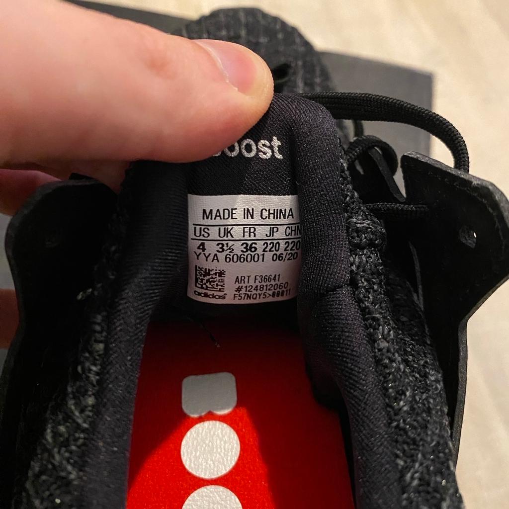 Adidas Ultra Boost in der Größe 36/US 4. Colorway - Course A Pied. Innensohle Rot. Perfekter Laufschuh mit Auftrittsdämpfung. Neu mit Etikett. Rechnung vorhanden.