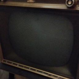 Televisore vintage anni 50/60. marca Admiral super. da revisionare, esteticamente buono. RITIRO URGENTE