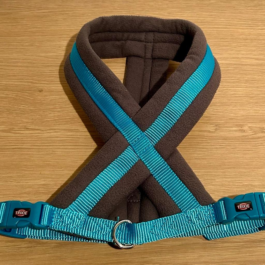 1 x Trixie Premium Touring Dog Harness
Size S / M - Ocean / Grey - No Packaging
Tried On Only - Too Big ! (Rrp £15)
Please Check Measurements Before Purchase .
Size S/M = Chest Size 40 cm - 60 cm .
* Premium Padded Dog Harness .
* Made From Quality Material .
* Padded For Extra Comfort .
* Easy To Fit .
* Large Clips For Easy Fastening .
* Adjustable Within It’s Own Size Range .
* Metal D Ring For Attaching Your Dog’s Lead
Other Items To Follow - Can Combine Postage .
Grab Yourself A Bargain !
£5.99