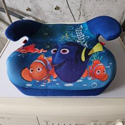 Kindersitzerhöhung bis zu 36 kg, frisch gewaschen und Desinfiziert. Aus Stabilem Kunststoff, mit Nemo Motiv.