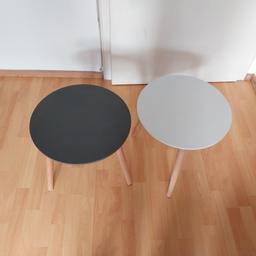 2 kleine Tische rund
Maße 
Höhe 40 cm
Durchmesser 40 cm