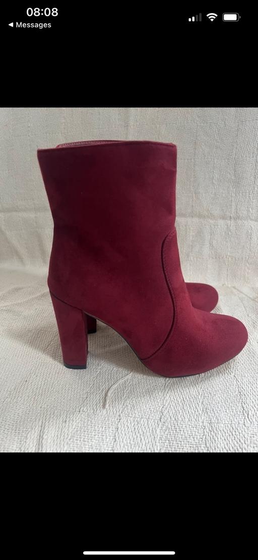 Buy & Sell Bedfordshire Central Bedfordshire - Photos for Burgundy Suede Block High Heels Boots