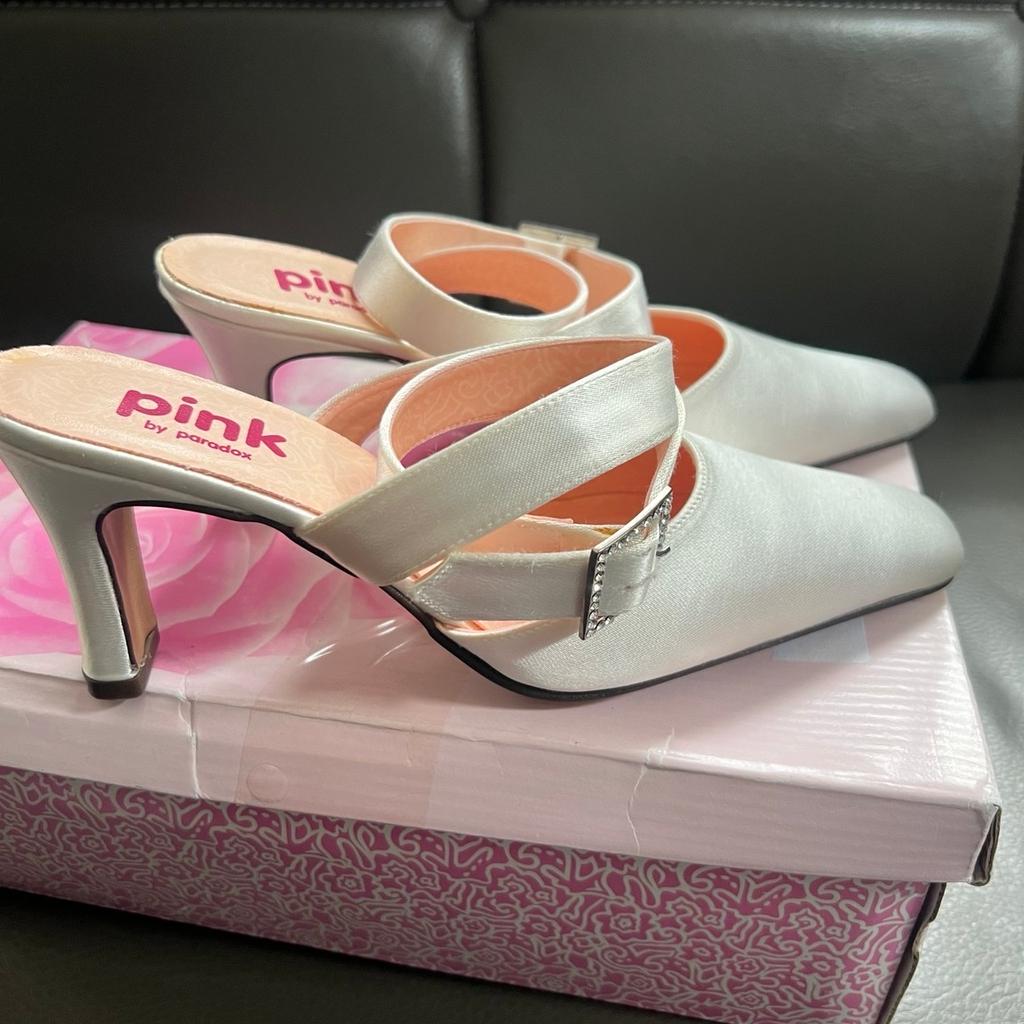 Elevate your style with these stunning slip-on ladies wedding shoes in size 4. The round toe design and synthetic upper material offer both comfort and durability, while the cream colour and high heel style provide a timeless look perfect for any occasion. The Pink brand adds a touch of elegance that will make these shoes a staple in your wardrobe.