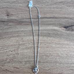 Verkaufe neue und unbenutzte Juwelkerze - 925 Sterling Silver Halskette.

Die Kette stammt aus der Juwelkerze „Love & Style“ von Daniela Katzenberger.

Abholung oder Versand möglich.

Privatverkauf, daher keine Rücknahme oder Garantie.