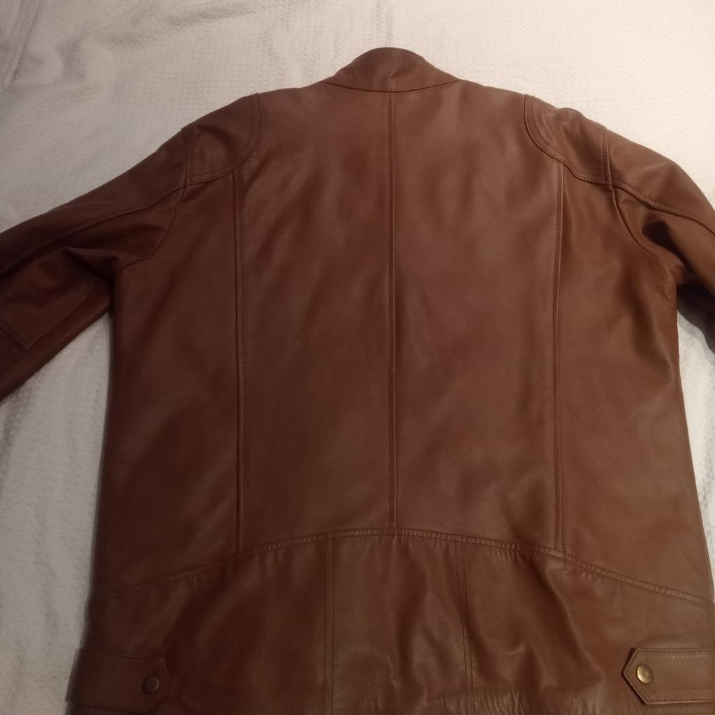 Beige brown leather Jacket Size Large
Never warn
New