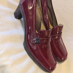 Ladies mid heels Scholl burgundy Patent shoes. Uk5 excellent condition. Worn twice so 1st 2c will buy. Excellent quality from a quality manufacturer. See photos for condition size flaws, etc. I can offer try before you buy option but if viewing on an auction site viewing STRICTLY prior to end of auction.  If you bid and win, it's yours. Cash on collection or post at extra cost, which is £4.55 Royal Mail. I can offer free local delivery within 5 miles of my postcode. Listed on five other sites so it may end abruptly.
Any questions please ask, and I will answer asap. 