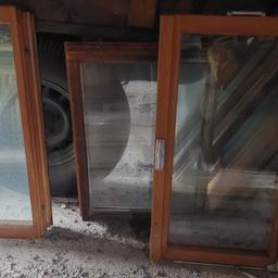 alte Fenster, verschiedene Größen, verschiedene Verglasungen