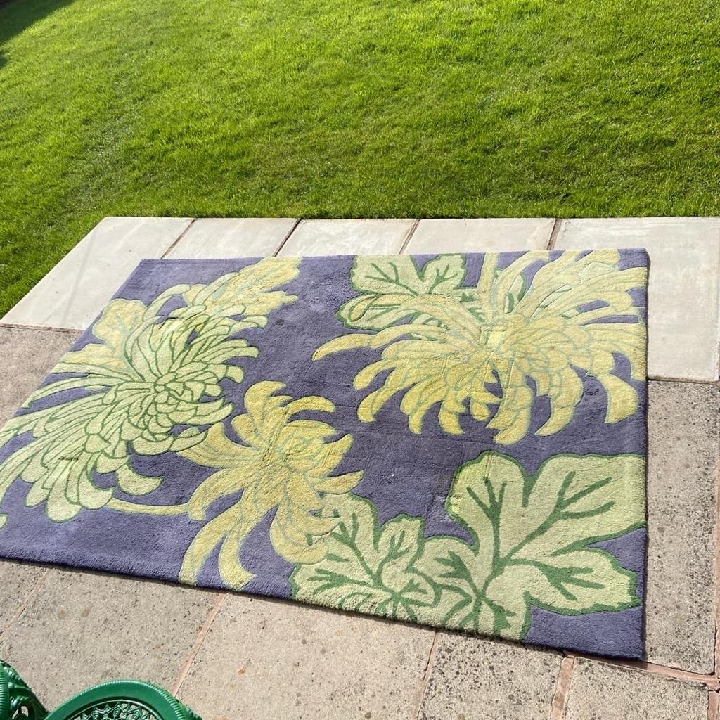 Design HA14-7A size 160x280cm. Quality rug. Heavy and thick! Suitable anywhere in home
In good condition but requires cleaning. Lime green and yellow modern leaf on a dark back ground. Very attractive.
Cash and collection only Liverpool 12